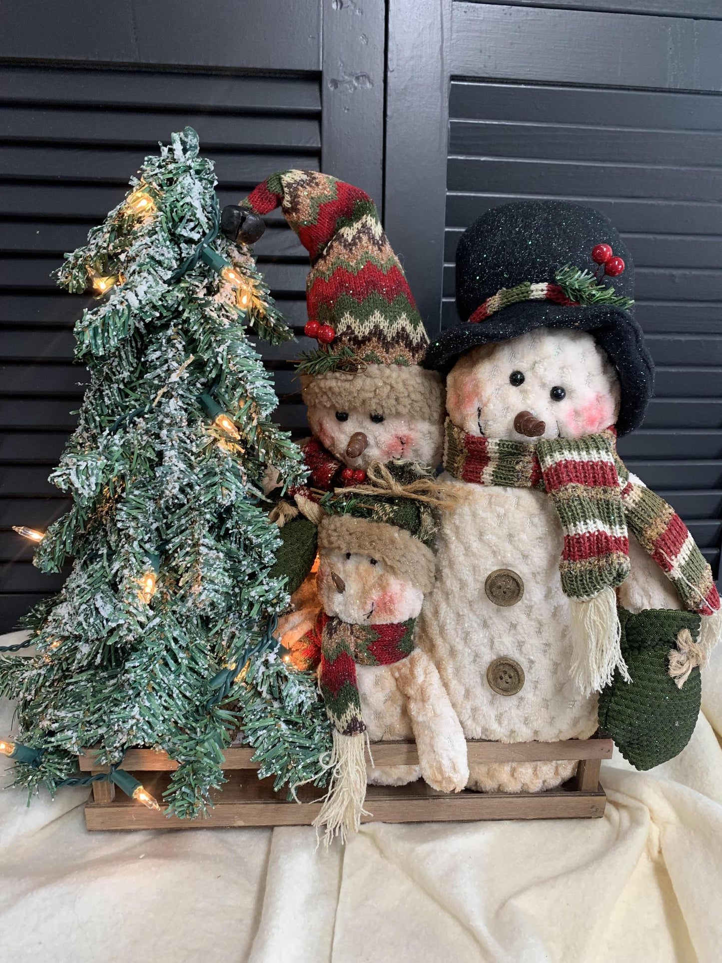 Chilly Snowman Family