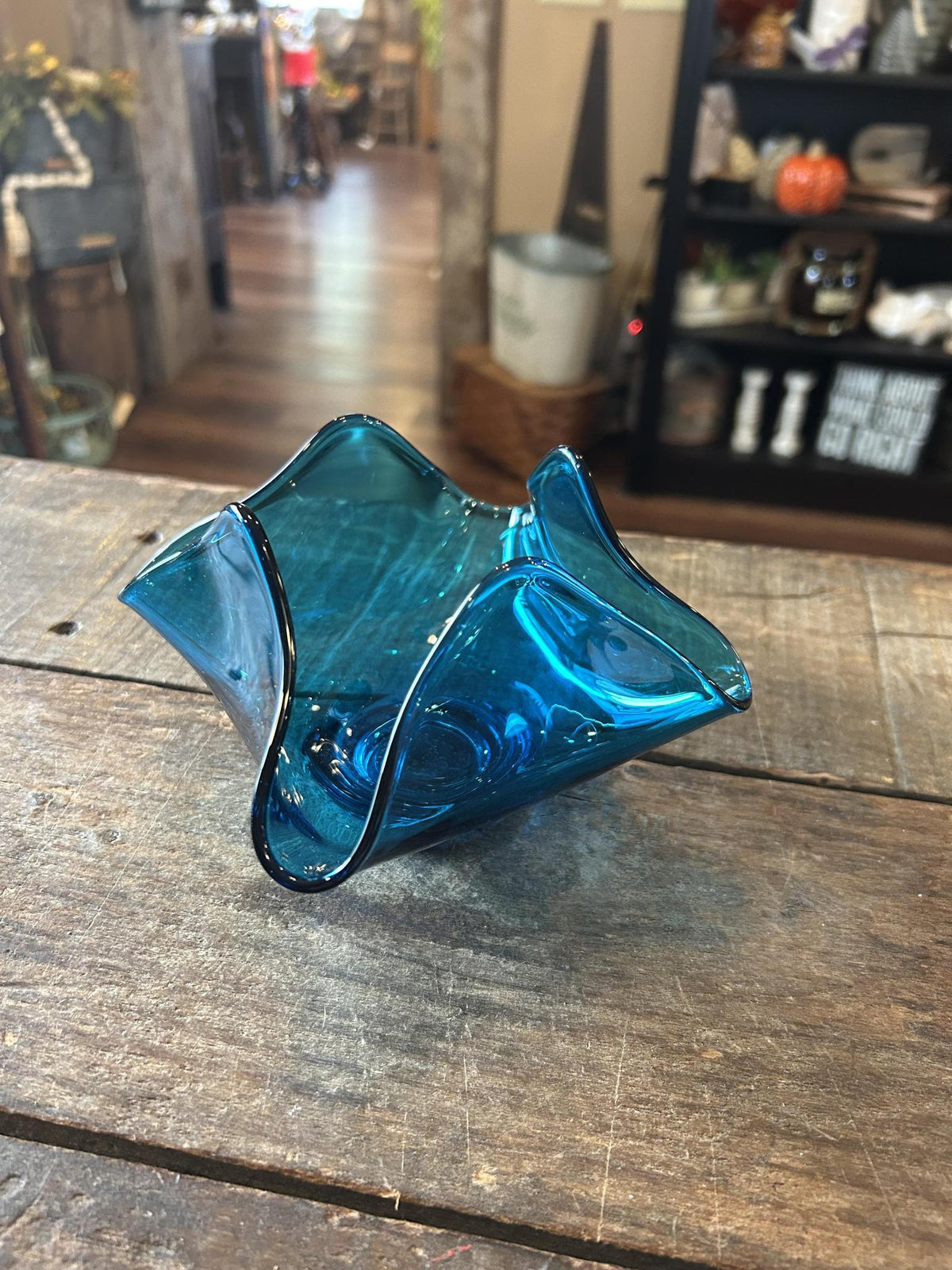 Viking Glass Epic Line Handkerchief Bowl