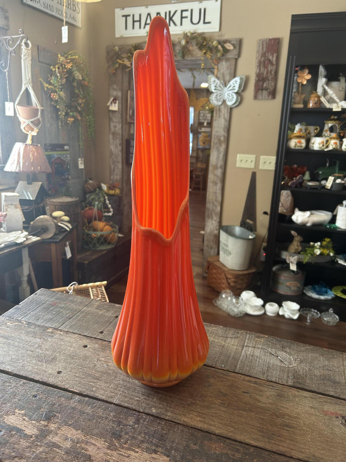 L.E. Smith Bittersweet Mid-Century Modern Ribbed Swung Vase