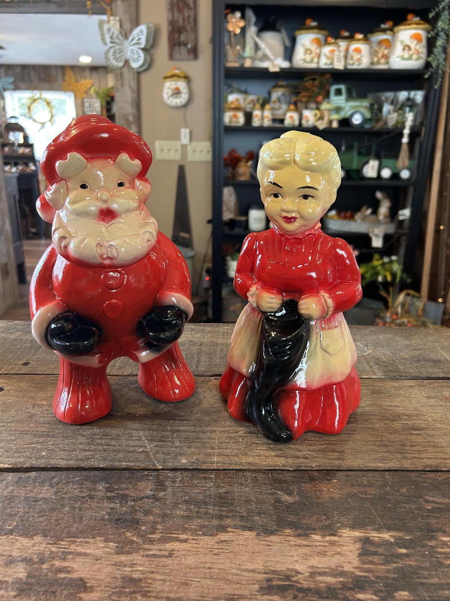 Vintage Set Of Mr And Mrs Claus Figurines